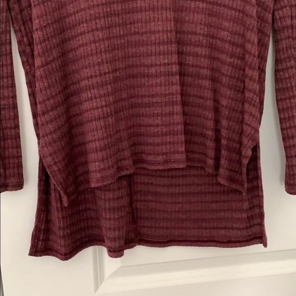 Maroon v-neck long sleeve tunic - Picture 2 of 4